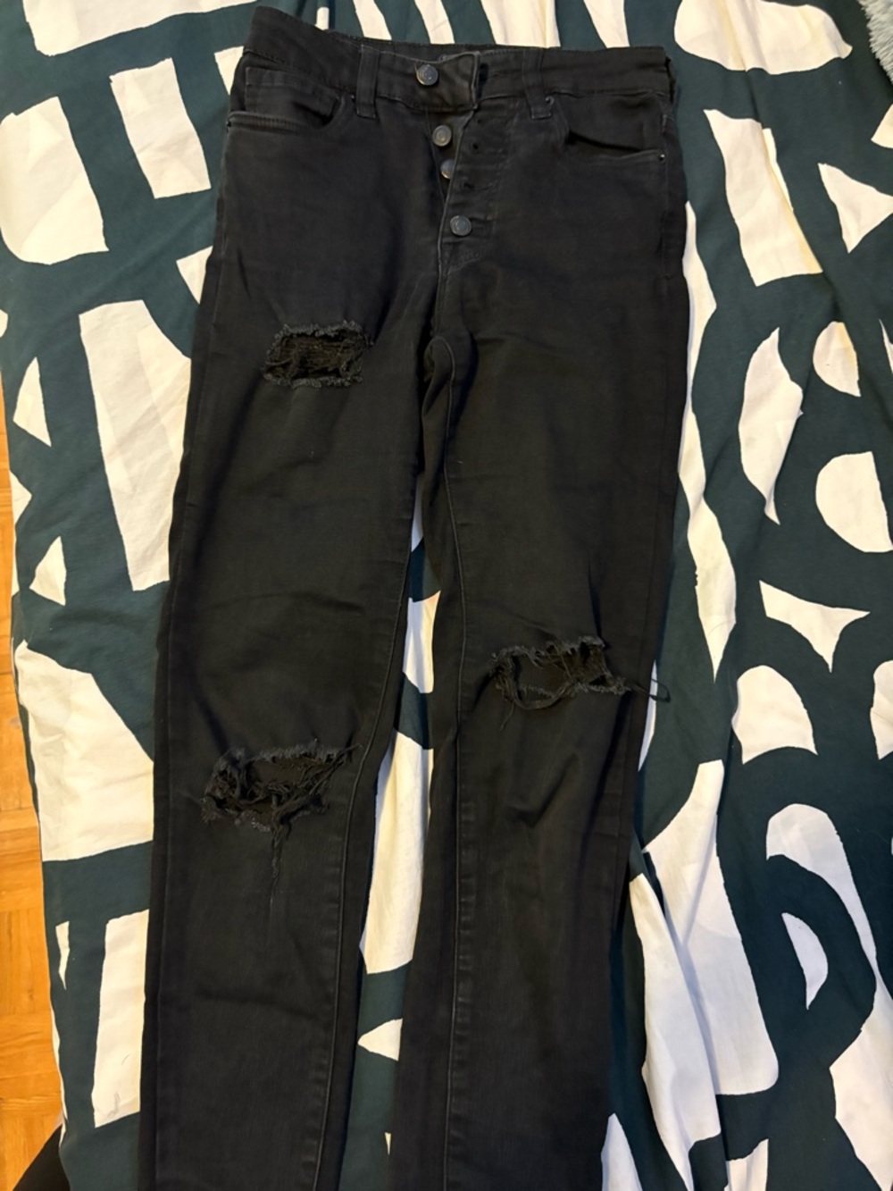 Women’s Black Skinny Distressed Jeans